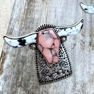 NWT Pink and White Bull Skull Stretch Ring Scarf Slide